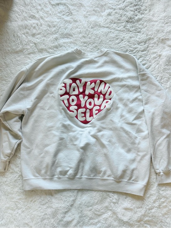 Stay Sweaters - White Crewneck Sweatshirt with Pink Heart Message